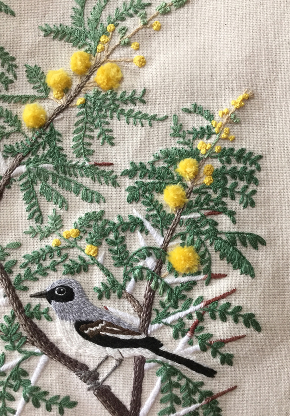 【受注制作】鳥とミモザの手刺繍トートバッグ 6枚目の画像