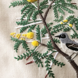 【受注制作】鳥とミモザの手刺繍トートバッグ 8枚目の画像