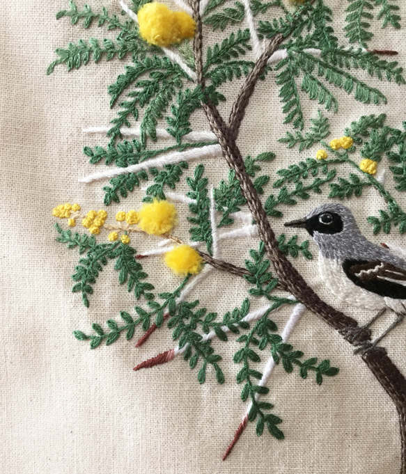 【受注制作】鳥とミモザの手刺繍トートバッグ 8枚目の画像