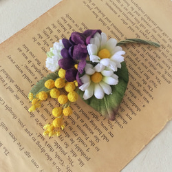 〈染め花〉小ぶりな花束コサージュL 2枚目の画像