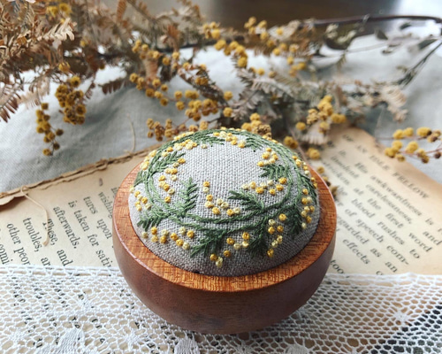 手刺繍ハンドメイドピンクッションミモザリースターコイズブルーリネン100%