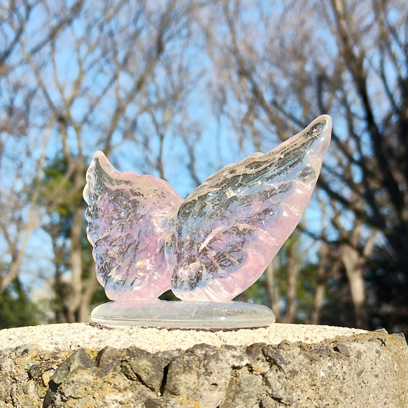 ガラスの翼のオブジェ　桜色　淡いピンクカラー　ガラス製　置き物　ガラス工芸　ラッキーシンボル 2枚目の画像