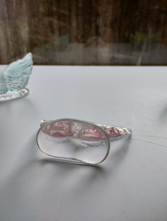 ガラスの翼のオブジェ　桜色　淡いピンクカラー　ガラス製　置き物　ガラス工芸　ラッキーシンボル 7枚目の画像