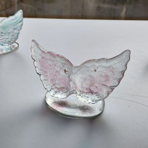 ガラスの翼のオブジェ 桜色 淡いピンクカラー ガラス製 置き物 ガラス