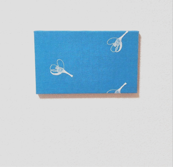 ミナペルホネン　ファブリックパネル　インテリアパネル　ボード　マドモアゼル　壁掛けパネル　青　爽やか 2枚目の画像