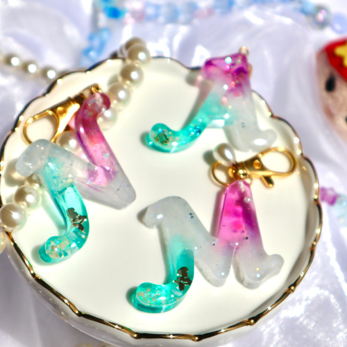 ☆名入れ可☆イニシャルキーホルダー♡マーメイド♡/プリンセス/ピンク