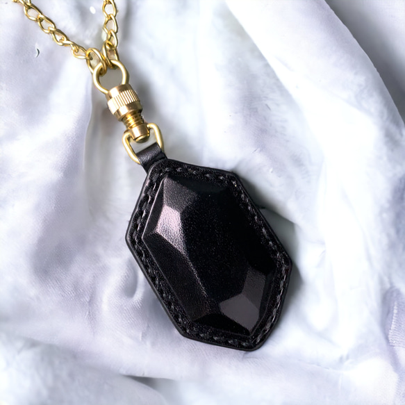 【Polyto】革の宝石キーホルダー(栃木レザー、ブラック) バッグチャーム 1枚目の画像