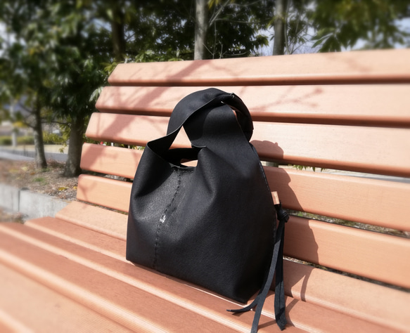 my Bag -mini-　黒色✗生成り色　ピッグスキンレザー 1枚目の画像