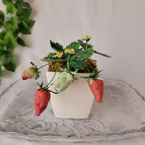 手染め 苺 いちご 鉢植え風 布花 （正絹） アートフラワー あかり穂