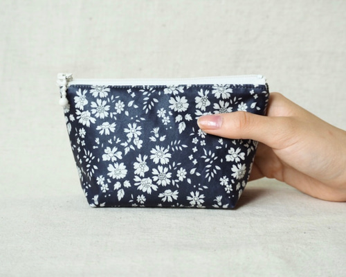 専用ページ　リバティラミネート生地使用ポーチ cc22d142b521cd76793ae0f96b50d5