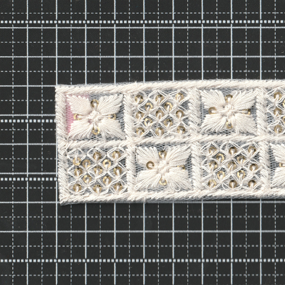 [ 134 ] 白 ホワイト ブロック 花柄 幅:4cm インド刺繍 リボン 4枚目の画像