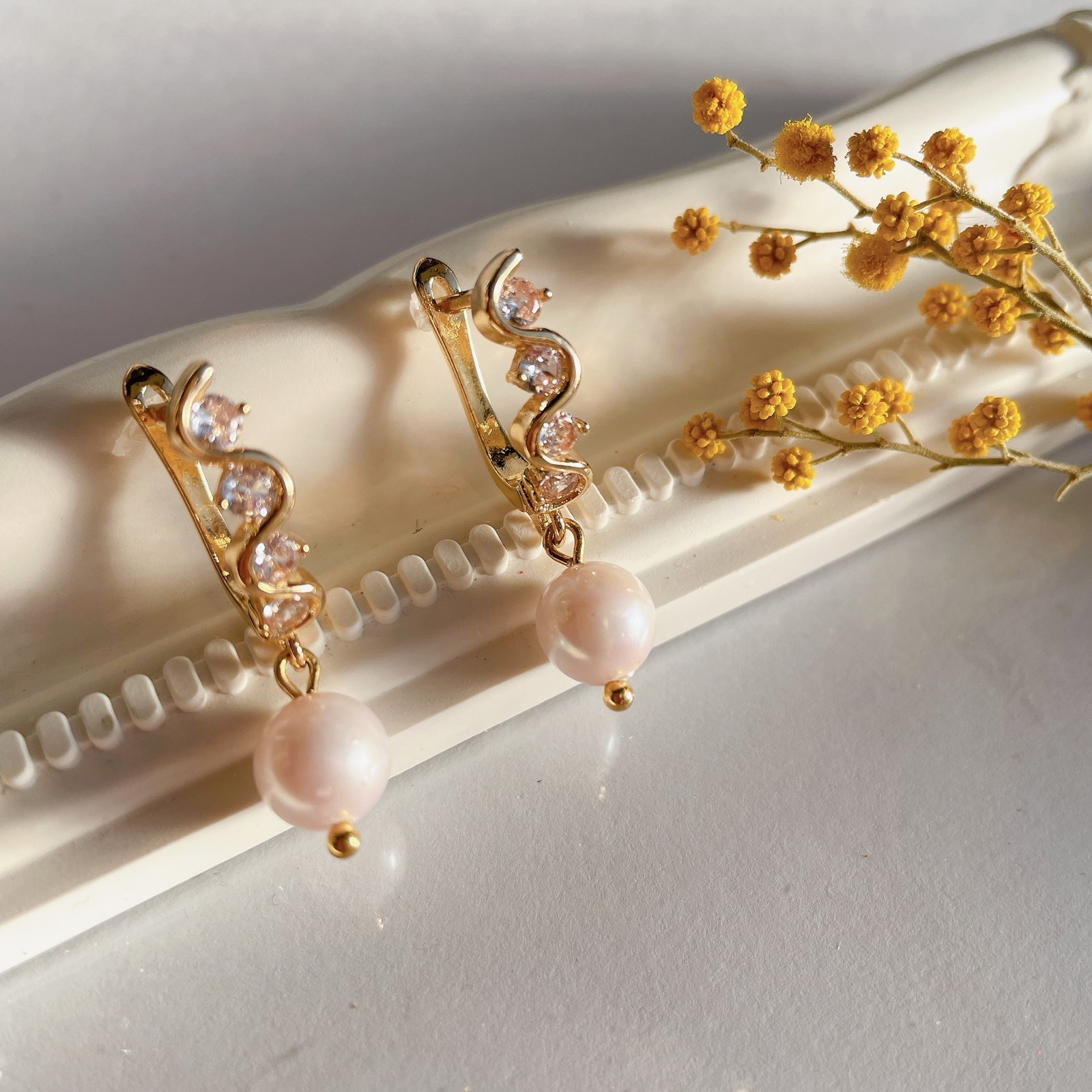 輝きの波：アコヤパール ウェーブストーンピアス」 ゴールドボックス付き