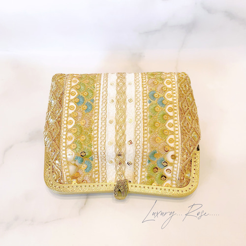 豪華な刺繍と貴石のパーティーバッグ 異国情緒漂う魅惑の高級インド刺繍レースパッチワーククラッチ