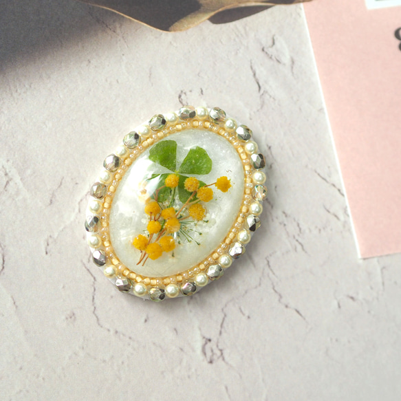 ミモザ ビーズ 刺繍 ブローチ ハンドメイドアクセサリー 受注生産】Blueミモザ ビーズ刺繍ミニブローチ - P＆B | minne