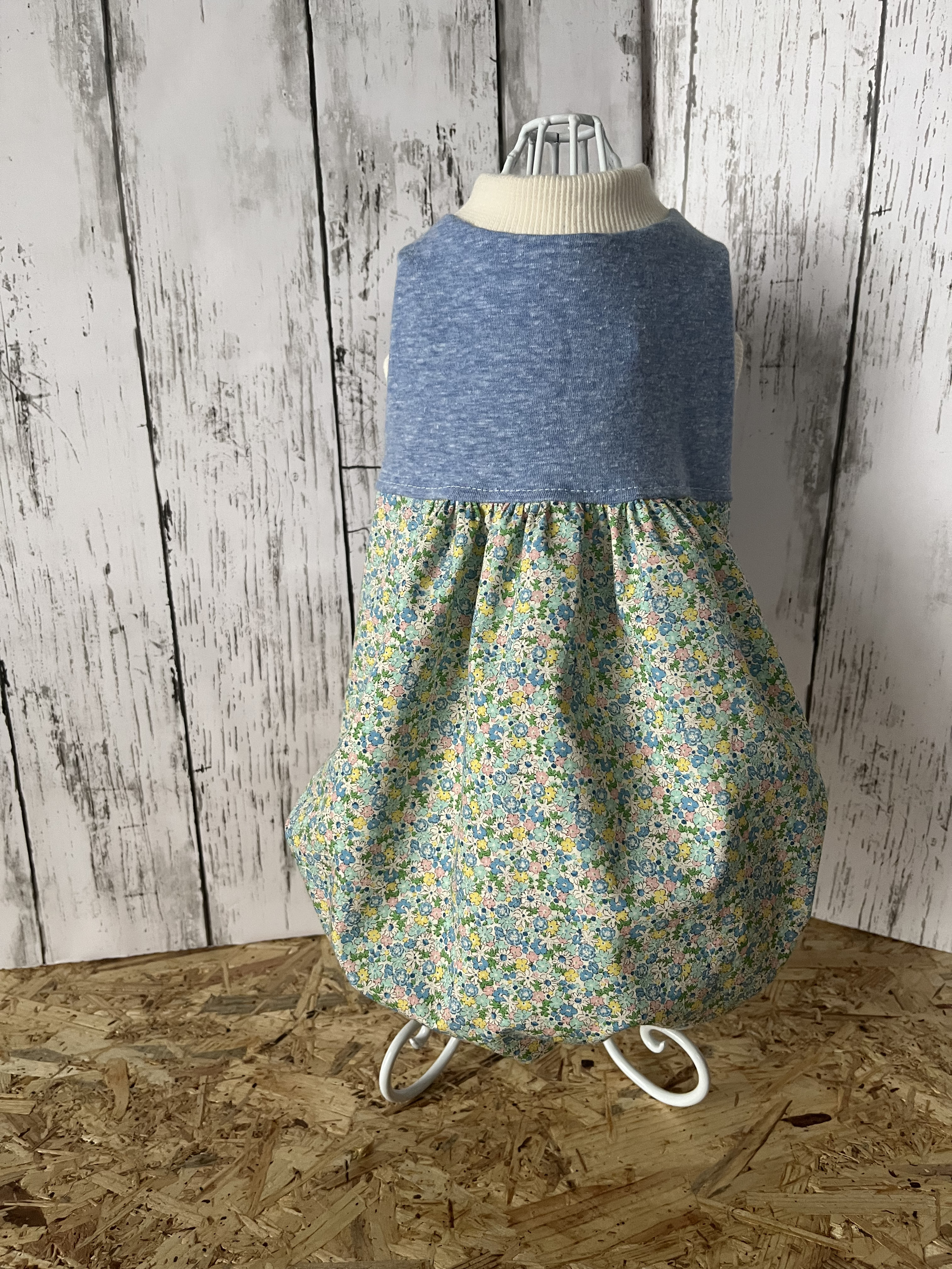 犬服　NO.78 刺繍コットンバルーンワンピース　ハンドメイド 犬服 NO.78 刺繍コットンバルーンワンピース ハンドメイド