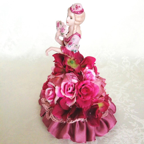 【お見本】ハーフドールアレンジ　プリザーブドフラワー　磁器人形　陶器 受注製作】 【お見本】ハーフドール アレンジ プリザーブド