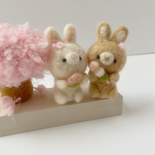 桜満開♪お花見こうさぎちゃん 羊毛フェルト 桜 毛糸 コンパクト