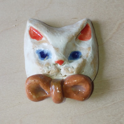 陶器　やきもの　一点もの「瑠璃色瞳の猫・オレンジリボン」　小物　メルヘン　１個　 1枚目の画像