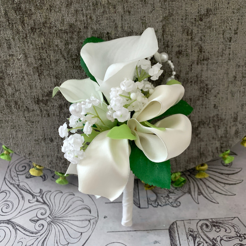 カラーとかすみ草のクラッチブーケ(再販)(ブートニア付 カラーとかすみ草のクラッチブーケ(再販)(ブートニア付