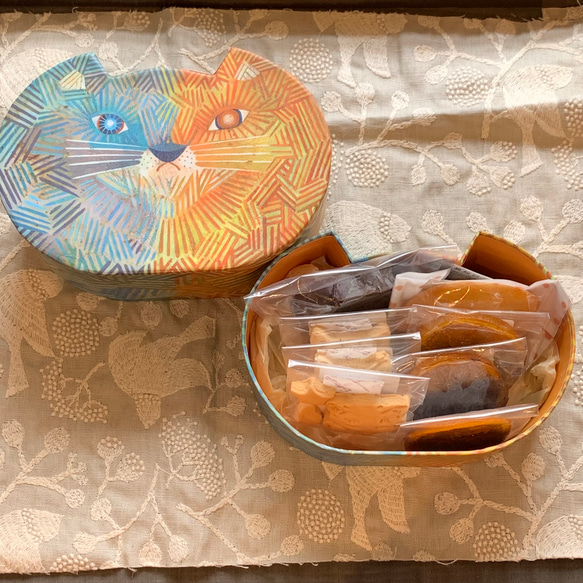 ねこ箱【米粉のお菓子とオランジェット詰め合わせ】 2枚目の画像