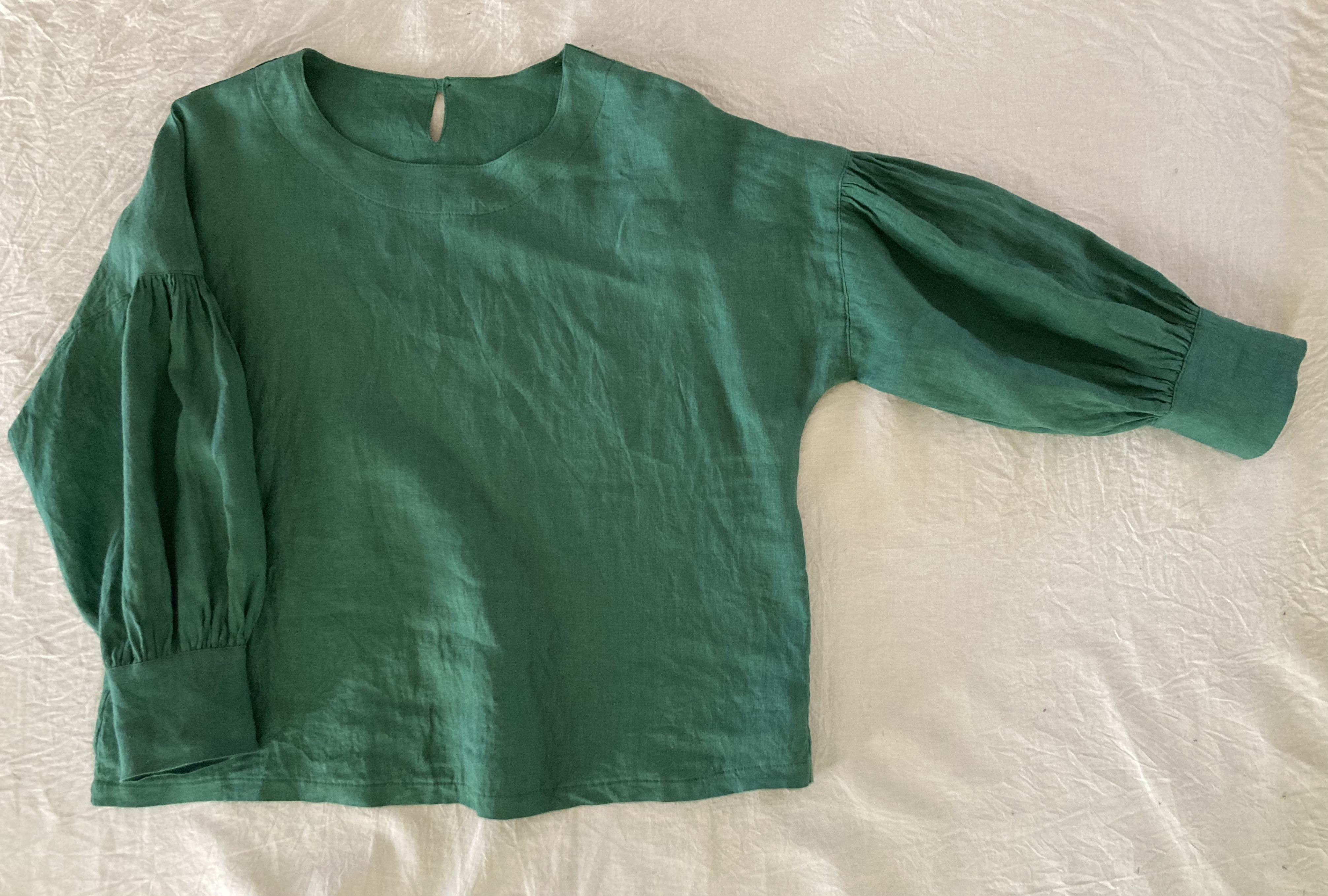 ギャザースリーブ・カフスブラウス