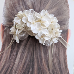 ふわもこ可愛い！ホワイト紫陽花の華やかバレッタ　ウェディング　花嫁　結婚式　入学式　卒業式　フォーマル 7枚目の画像
