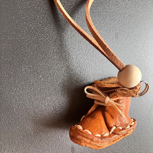 革紐ネックレス/革ネックレス/本物みたいなちっちゃな革ブーツ（アロマ