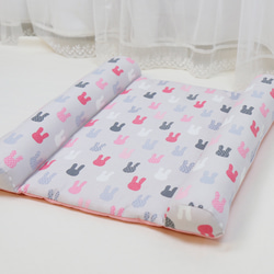 うさぎちゃんのぎゅうぎゅうベッド :ピンクグレーウサギ 1枚目の画像