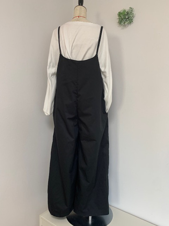 シンプルで着やすい・サロペット・黒/紺・しっかり素材・綿ポリエステル 4枚目の画像