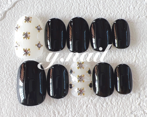 design22】韓国 ブラックビジューネイルチップ