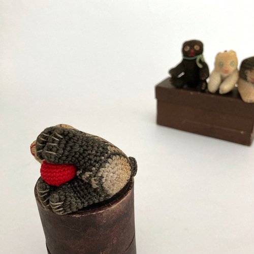 古いあみぐるみのねこ くろねこ 昭和アンティークねこ ぬいぐるみ 編み