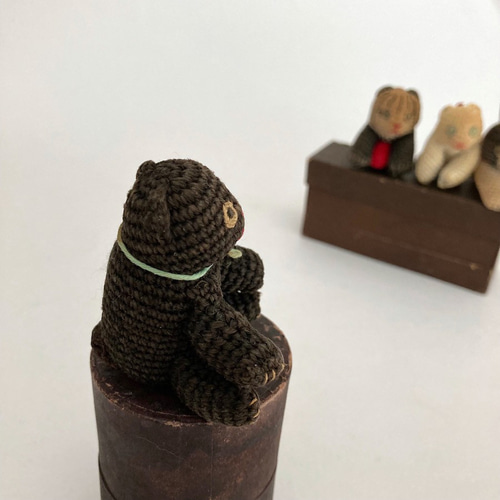 古いあみぐるみのねこ くろねこ 昭和アンティークねこ ぬいぐるみ 編み