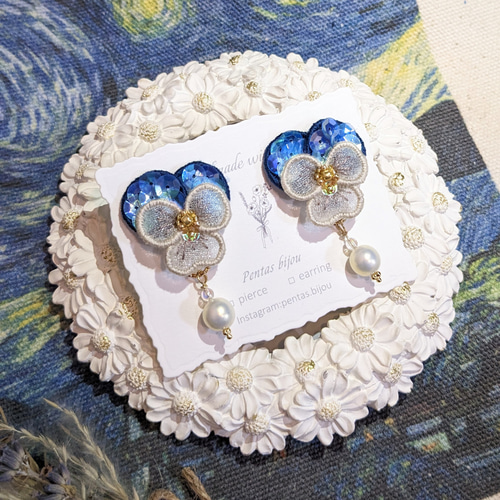 お花刺繍アクセサリー ビオラ/パンジー deep blue イヤリング