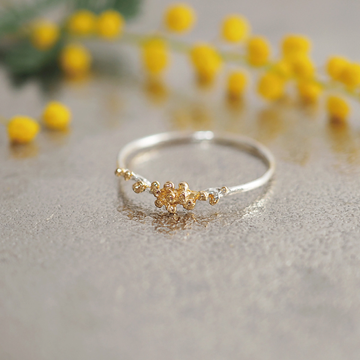 ＜特集掲載・人気作品＞ミモザのリング(silver×gold)