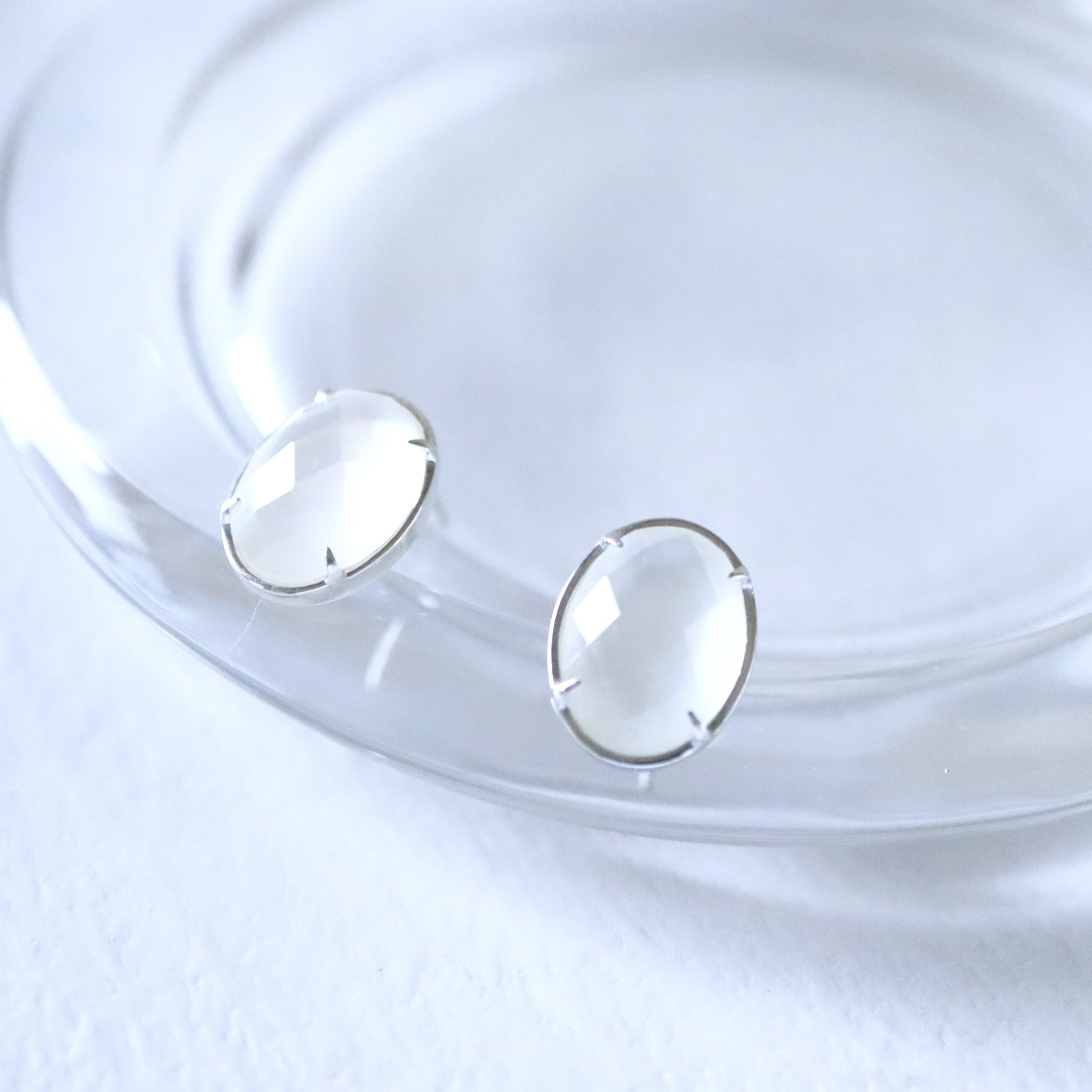 [Hi-Bi] SV925 白蝶貝×クオーツ スタッドピアス