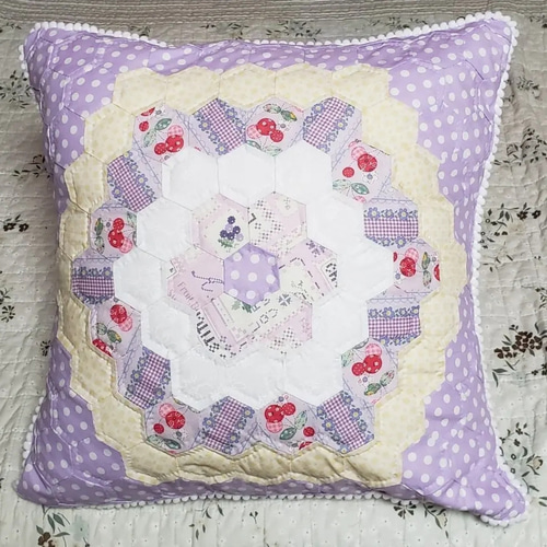 パッチワークキルトのクッションカバー(45cm×45cm) クッション パッチワークキルトのクッションカバー(45cm×45cm) クッション
