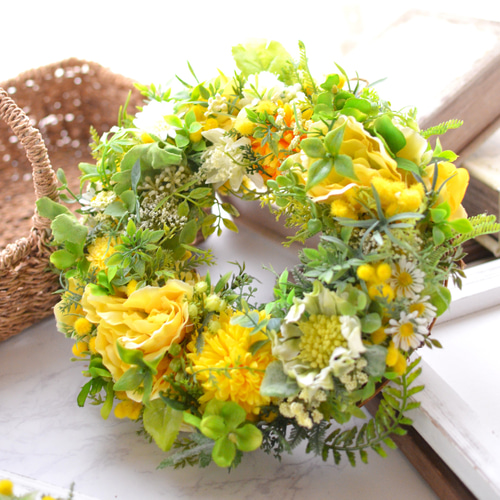 卒業祝い、入学祝いにミモザとラナンキュラス春のナチュラルリース