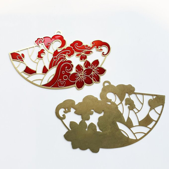 2個 大 真鍮 扇子 花 パーツ/ 赤【42㎜×70㎜】 (taimetalP-221） チャイナ 中華 3枚目の画像