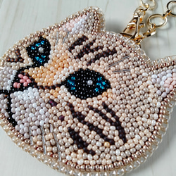 ビーズ刺繍◆猫のバッグチャーム＊ベージュ 6枚目の画像