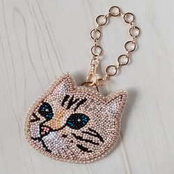 ビーズ刺繍◆猫のバッグチャーム＊ベージュ 1枚目の画像