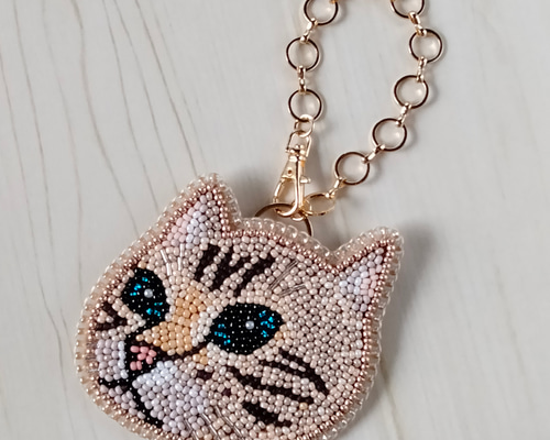 ビーズ刺繍のうちの子キーホルダー（バッグチャーム）・三毛猫