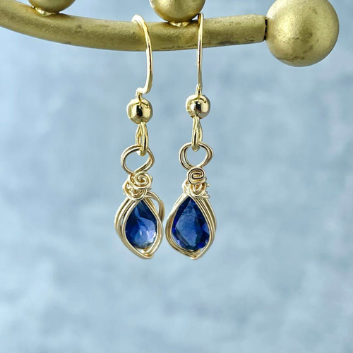 宝石質アイオライトの14kgf ワイヤーラッピングピアス ピアス（フック