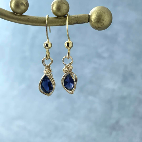 宝石質アイオライトの14kgf ワイヤーラッピングピアス ピアス（フック