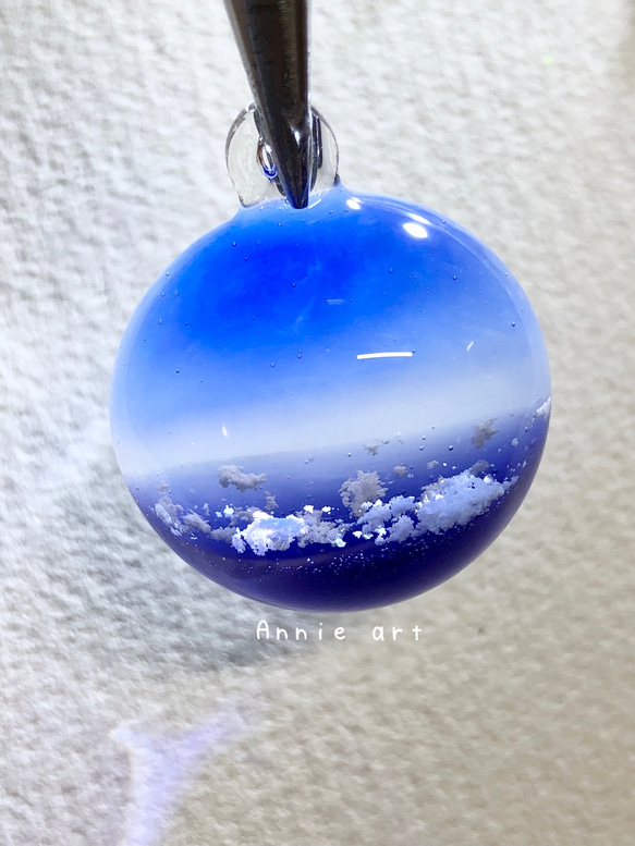空レジン-飛行機の窓　キーホルダー　春/透明感/クリスマス/プレゼント/雲 1枚目の画像