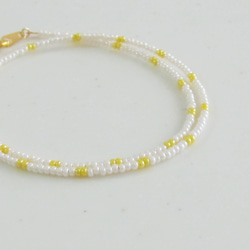 ドットデザイン イエロー × ホワイト ガラスビーズネックレス 黄色 6枚目の画像