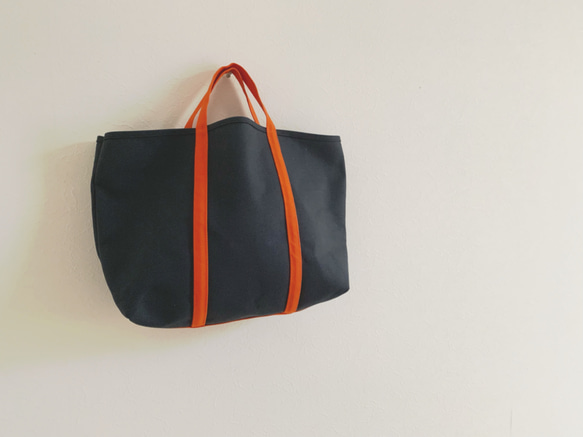 【A4対応】帆布　BASIC TOTE ( M ) smork NAVY×オレンジ 1枚目の画像