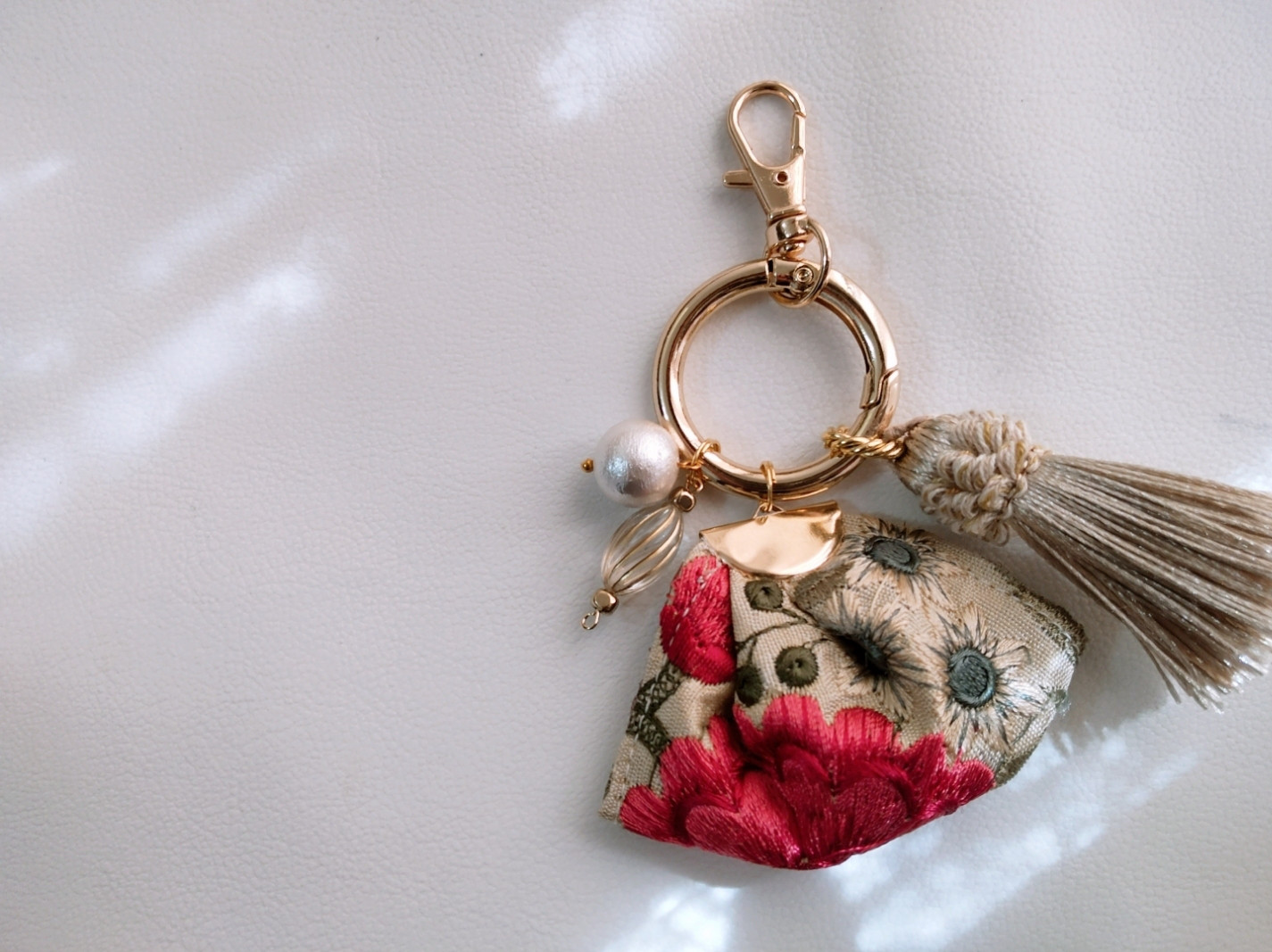 中国刺繍 タイトル「母と子」モチーフテインシャンクワン 保証証ありー