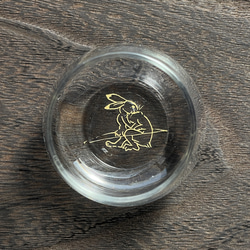 鳥獣戯画の酒器グラスとガラスプレートのちょい呑みセット② 4枚目の画像