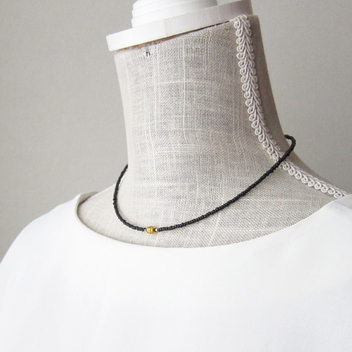 ブラックビーズ ネックレス ゴールドアクセント ブラックオニキス×ゴールドの3連ネックレス チョーカーにも 重ね付け