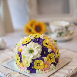 ４号サイズ　お花いっぱいのドーム型ケーキ 1枚目の画像